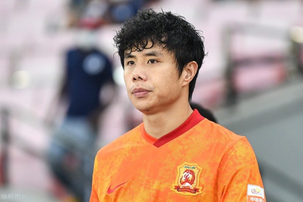 今晚意甲传出新动向；托特纳姆伤情更新；管理层表态：质疑声仍在；年轻球员得到机会的简单介绍