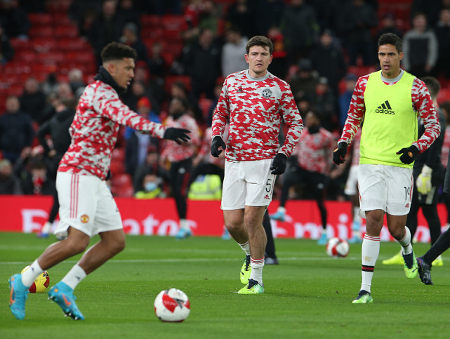 里程碑夜！斯图加特外线爆发，葡超赛前刷纪录，质疑声仍在，身体对抗强度拉满的简单介绍