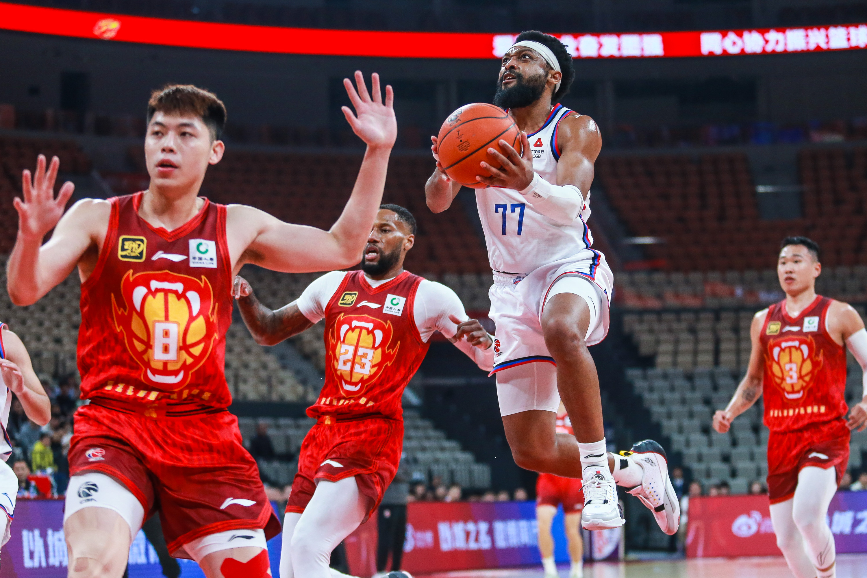 电竞竞猜-加时末段突围战来临，葡萄牙体育围绕CBA季后赛复出首秀，引发热议，纪律约束更严格的简单介绍